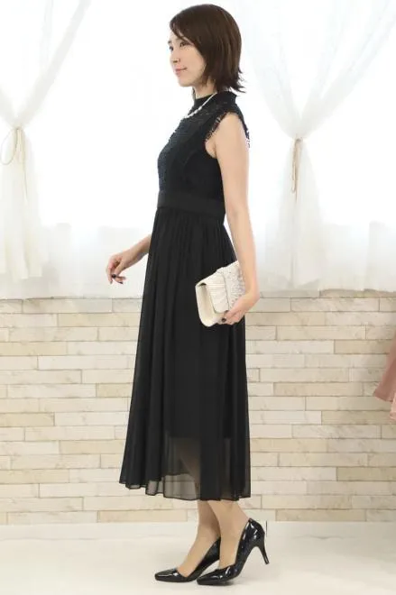 ブラックのフレンチスリーブロングドレス