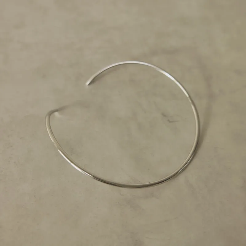 シルバーのメタルチョーカー×スネークネックレス