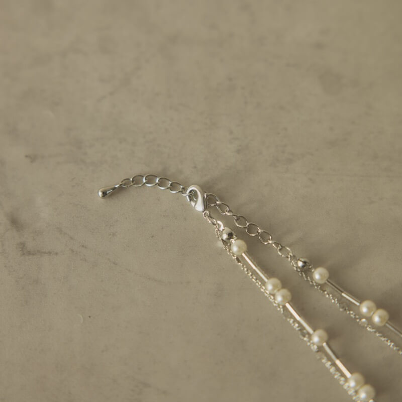 パールとシルバーチェーンの2連ネックレス
