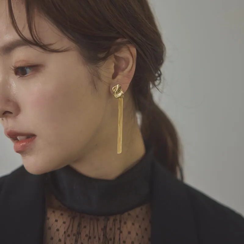 ゴールドのフリンジチェーンイヤリング