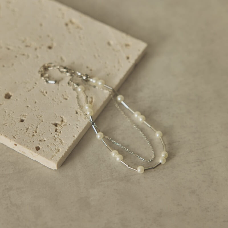 パールとシルバーチェーンの2連ブレスレット