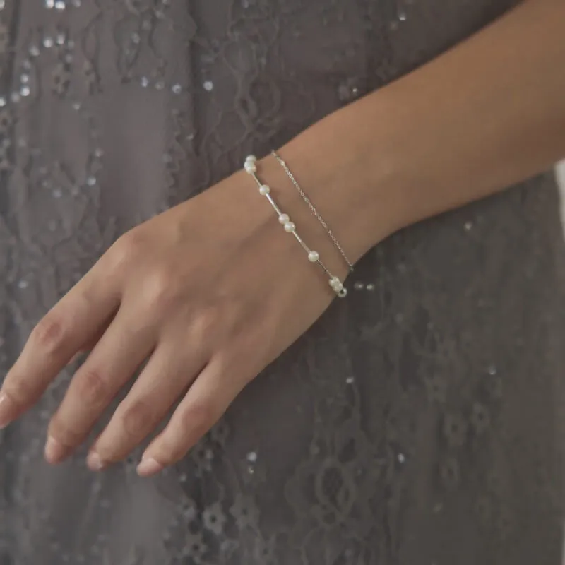 パールとシルバーチェーンの2連ブレスレット