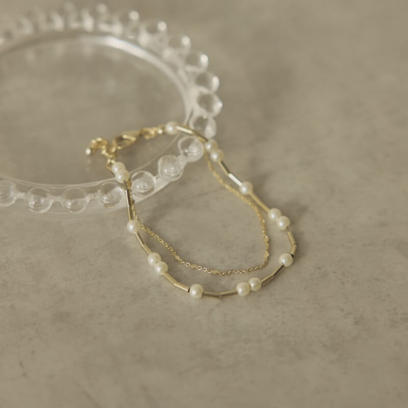 パールとゴールドチェーンの2連ブレスレット