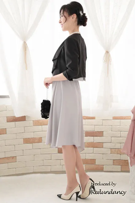 ブラックのリボンビジュー付きバレッタ