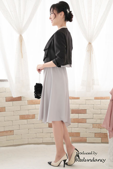 ブラックのリボンビジュー付きバレッタ