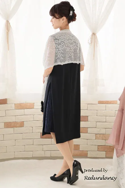 ブラックのリボンビジュー付きバレッタ