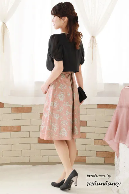 ブラックのリボンビジュー付きバレッタ