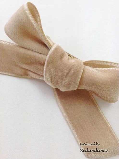 ベージュのシンプルリボンバレッタ