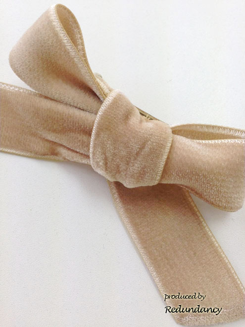 ベージュのシンプルリボンバレッタ