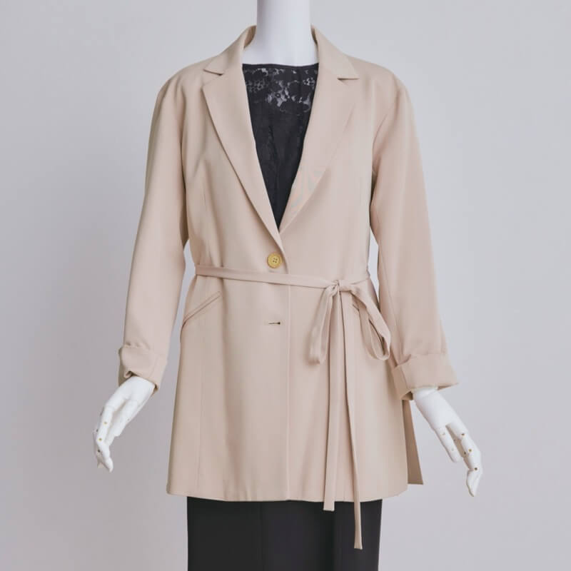 ベージュのテーラードジャケット