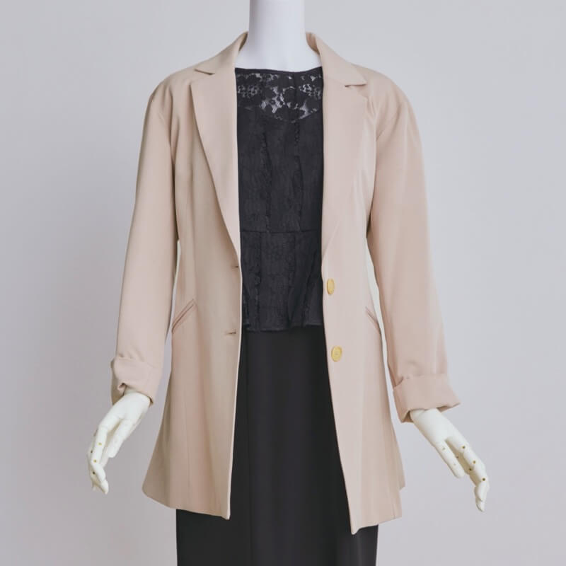 ベージュのテーラードジャケット