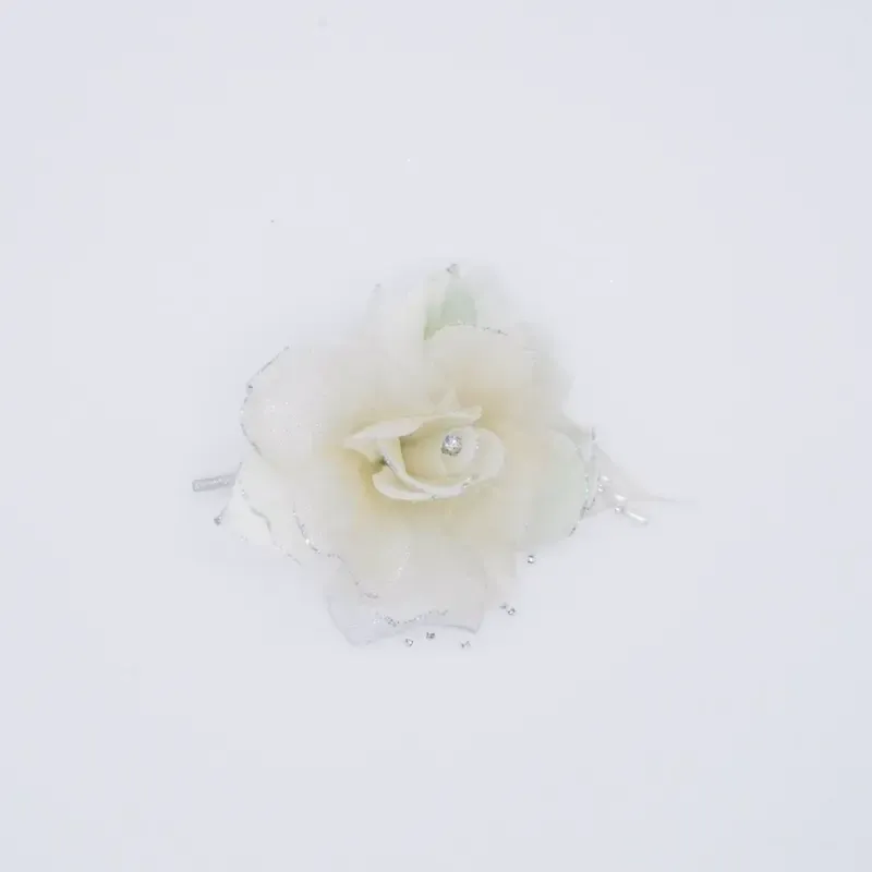 ライトグリーンのフラワーコサージュ