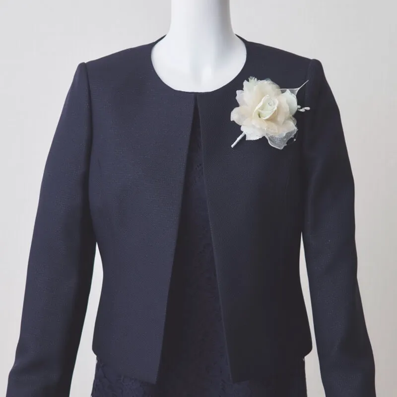 ライトグリーンのフラワーコサージュ