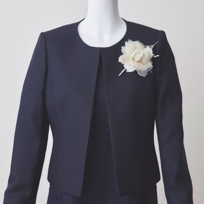 ライトグリーンのフラワーコサージュ