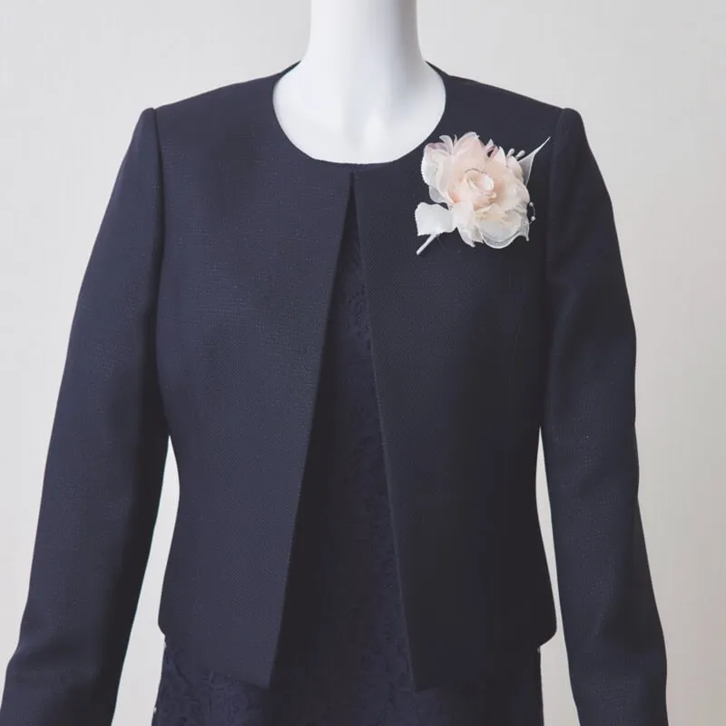 ライトピンクのフラワーコサージュ