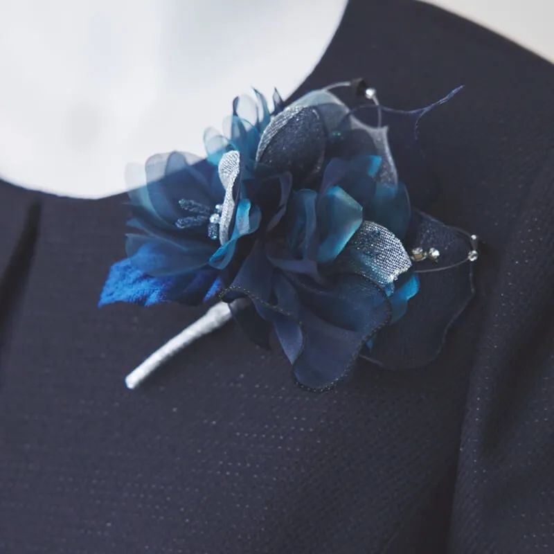 ネイビーのグラデーションコサージュ