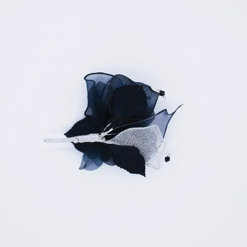 ネイビーのグラデーションコサージュ