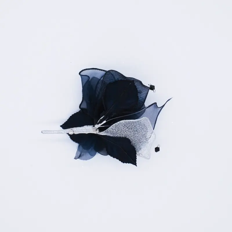 ネイビーのグラデーションコサージュ