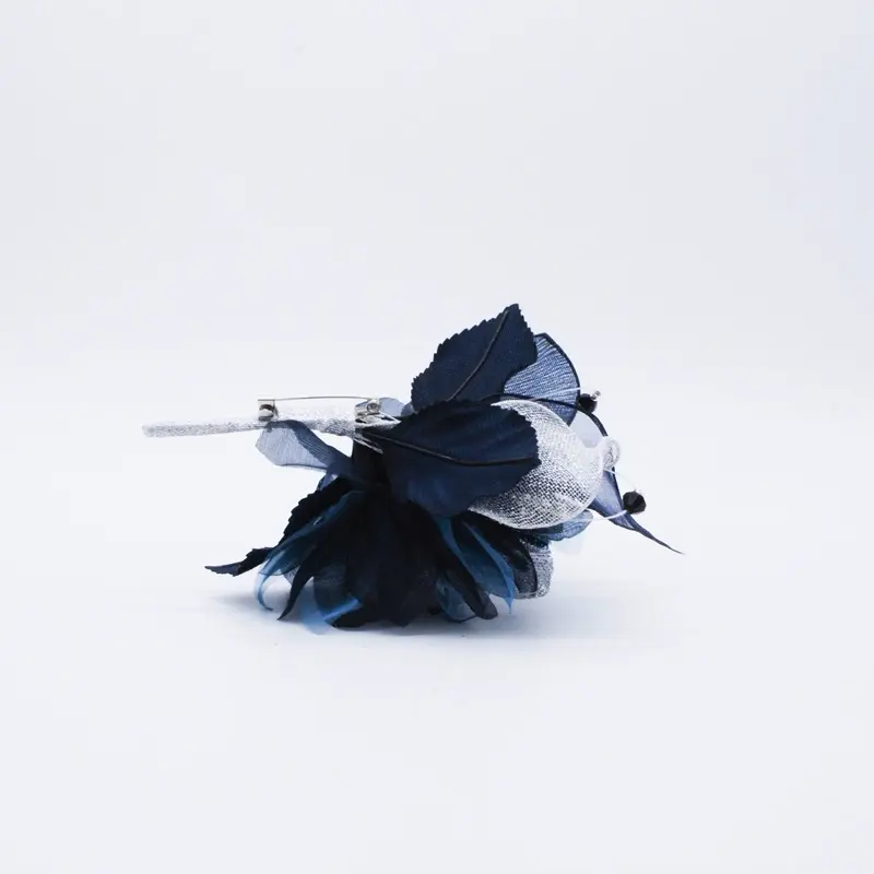 ネイビーのグラデーションコサージュ