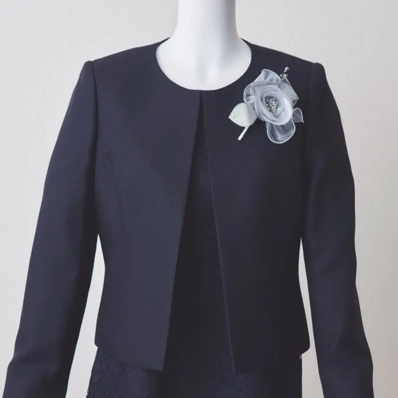 シルバーグレーのローズコサージュ