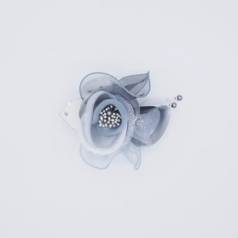 シルバーグレーのローズコサージュ