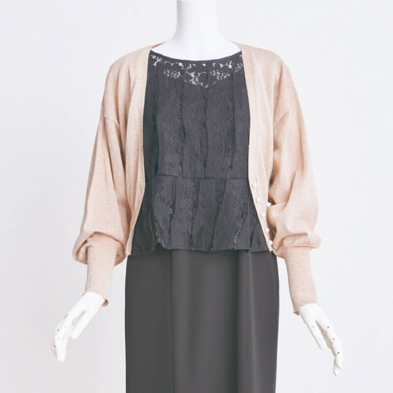 ゴールドのラメ入りカーディガン