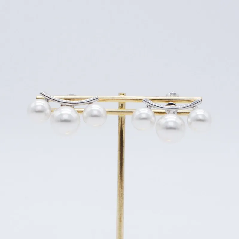 シルバーのラインパールイヤリング