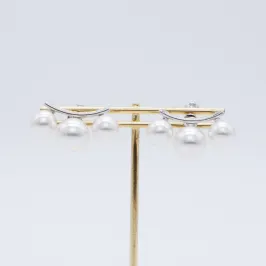 シルバーのラインパールイヤリング