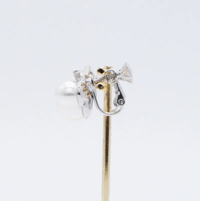 シルバーのラインパールイヤリング