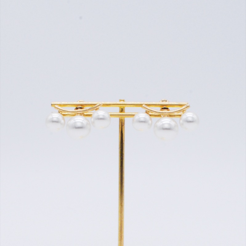 ゴールドのラインパールイヤリング