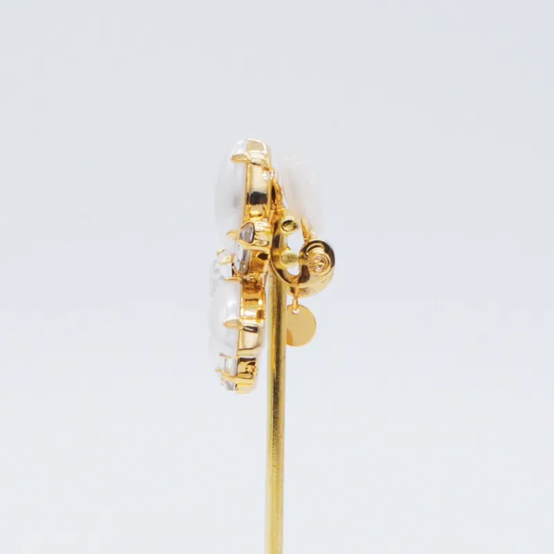 パール×ストーンのフラワーモチーフイヤリング