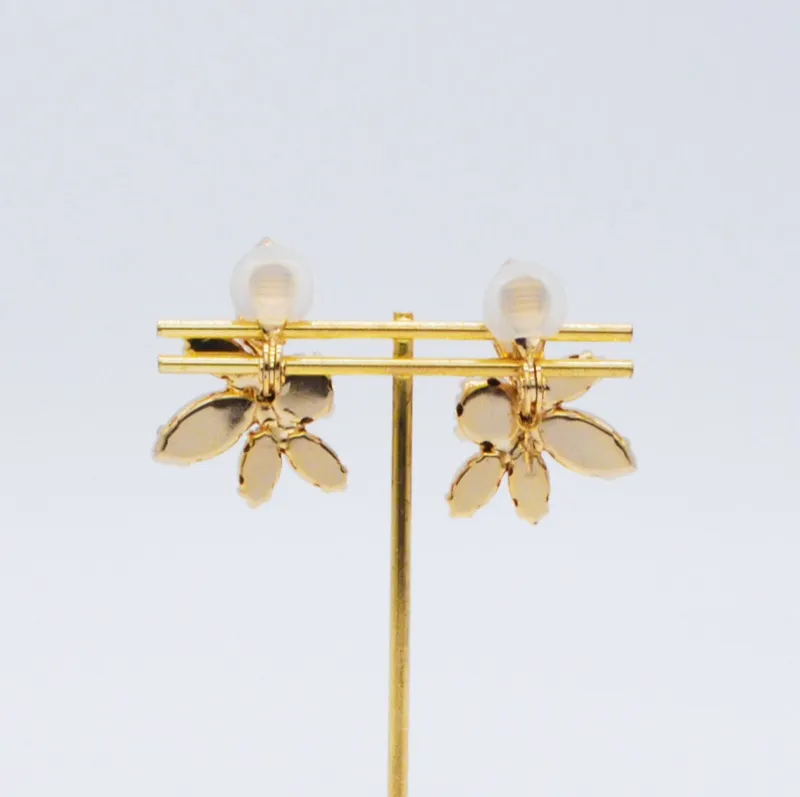 パール×ストーンのフラワーモチーフイヤリング