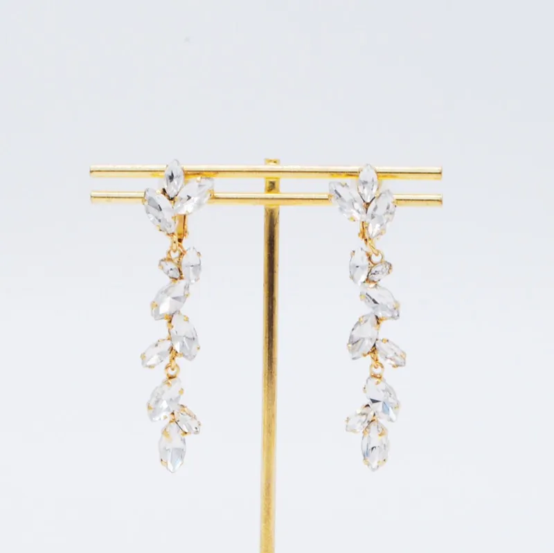 ゴールドのビジューロングイヤリング