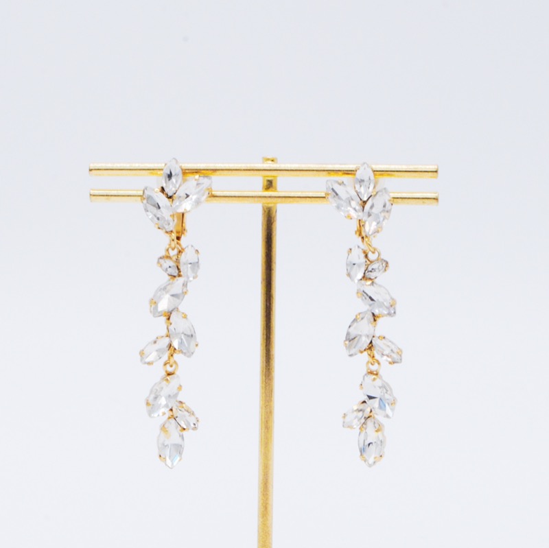 ゴールドのビジューロングイヤリング