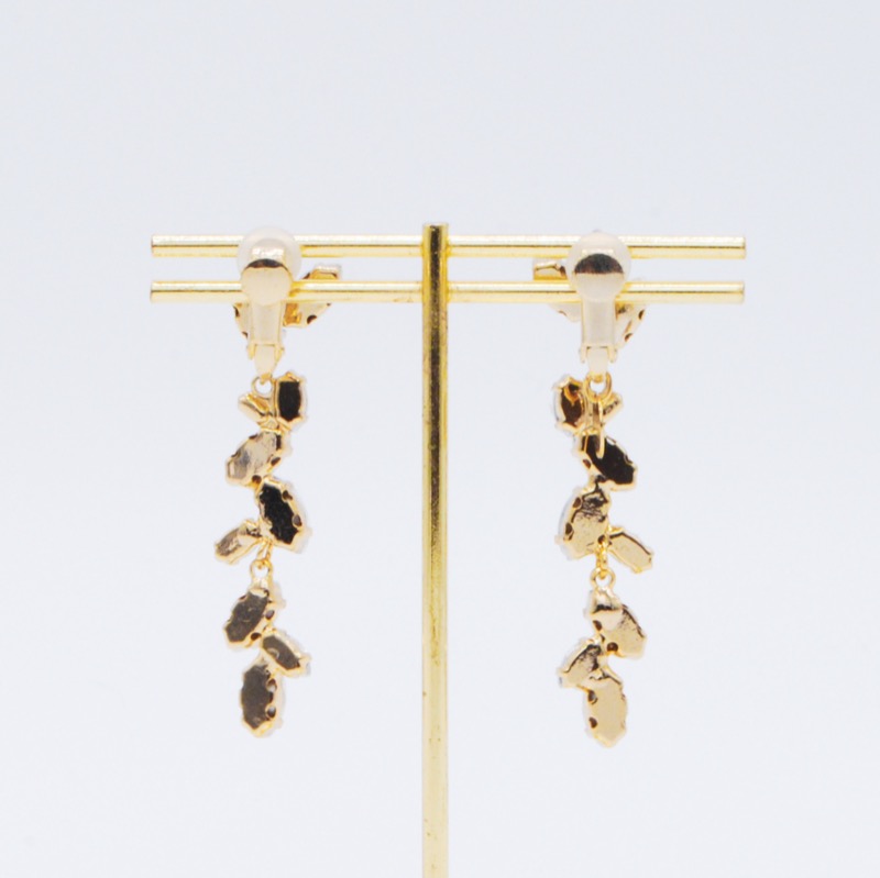 ゴールドのビジューロングイヤリング