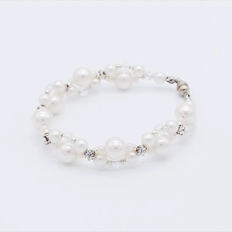 ホワイトパールとビジューのブレスレット