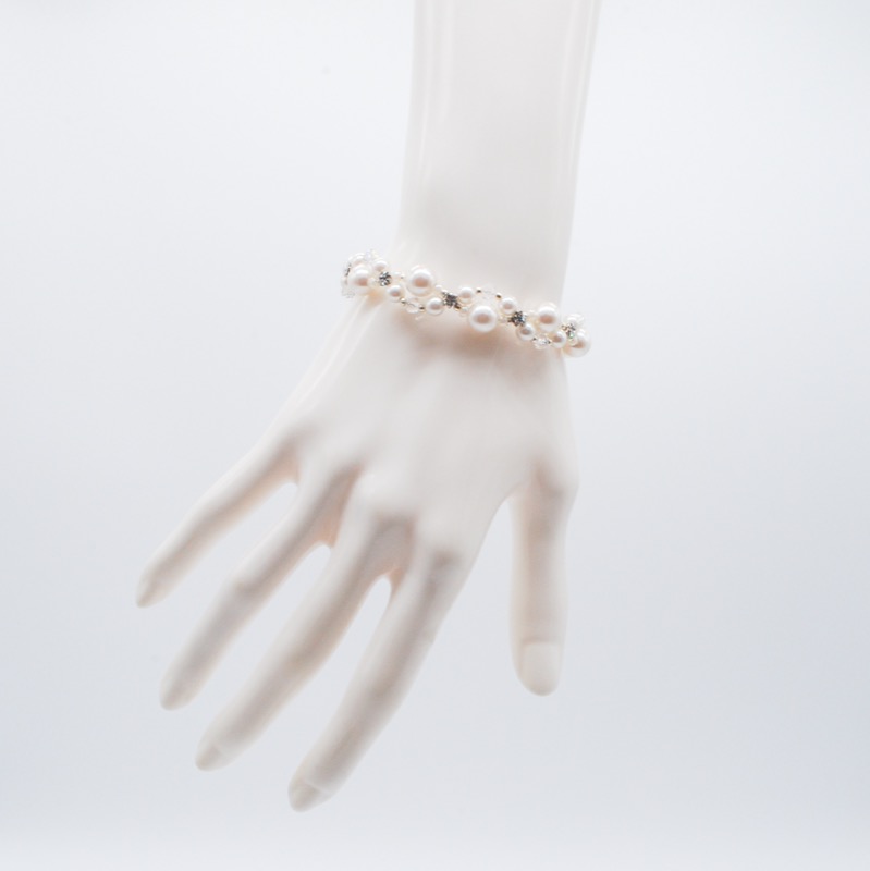 ホワイトパールとビジューのブレスレット