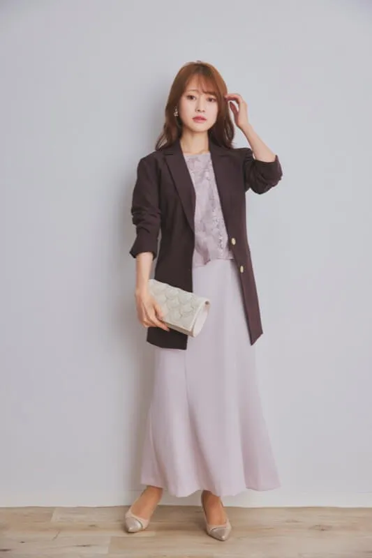 ブラウンのテーラードジャケット