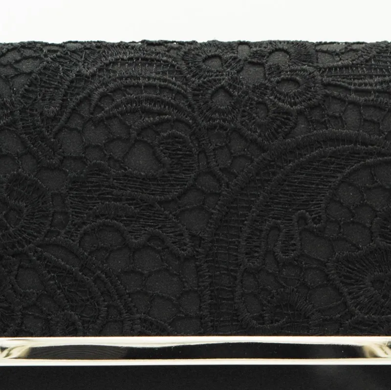 レースのブラッククラッチバッグ