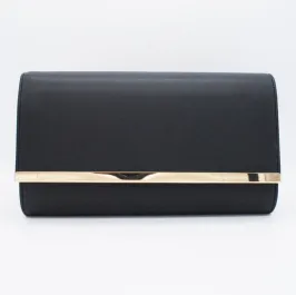 黒のフェイクレザークラッチバッグ