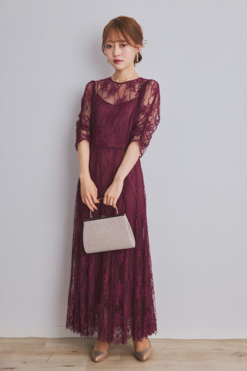 ベージュのラメプリーツがま口クラッチバッグ