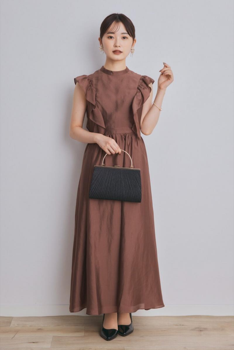 ブラックのラメプリーツがま口クラッチバッグ