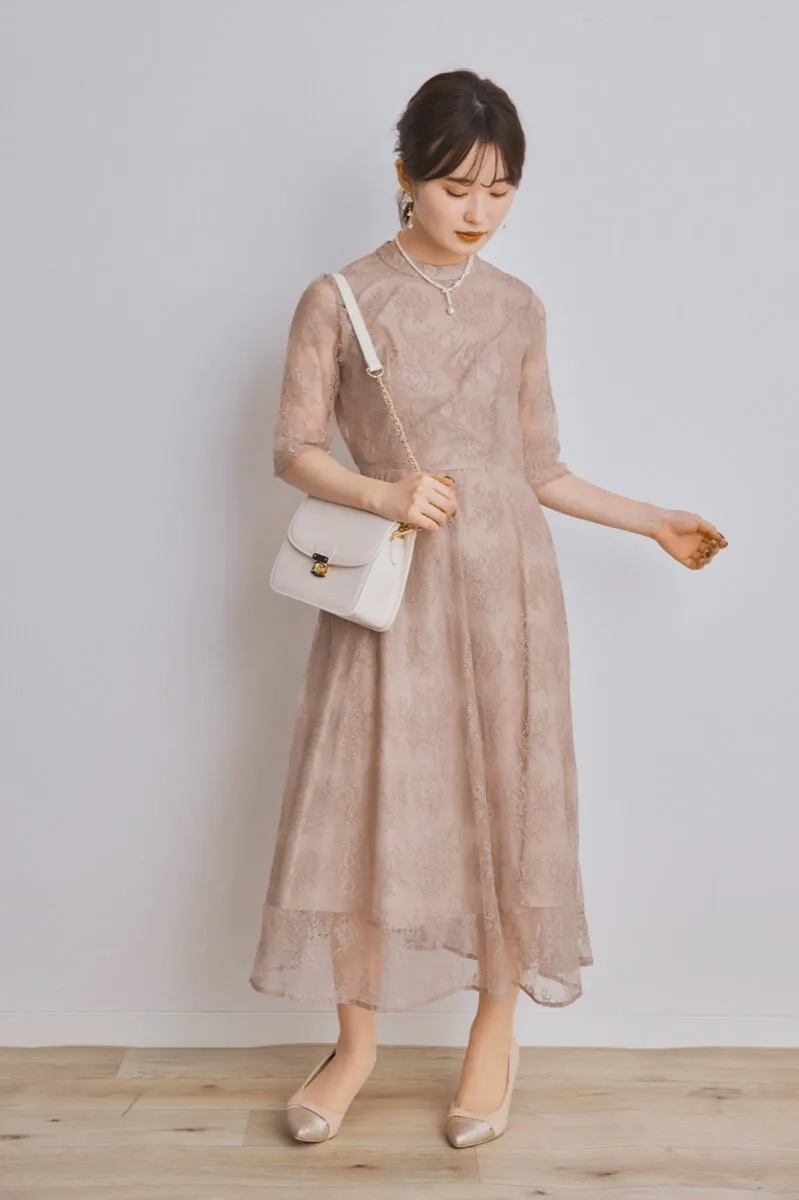 ライトベージュのレザーショルダーバッグ