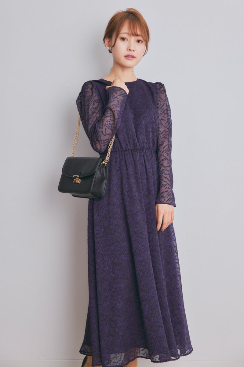 ブラックのレザーショルダーバッグ