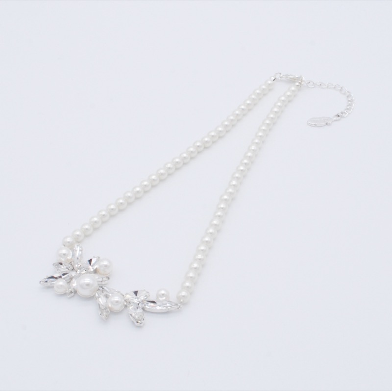ビジューモチーフのパールネックレス(シルバー)