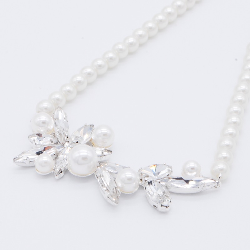 ビジューモチーフのパールネックレス(シルバー)