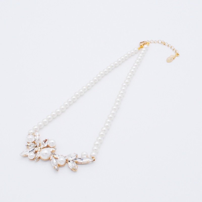ビジューモチーフのパールネックレス(ゴールド)