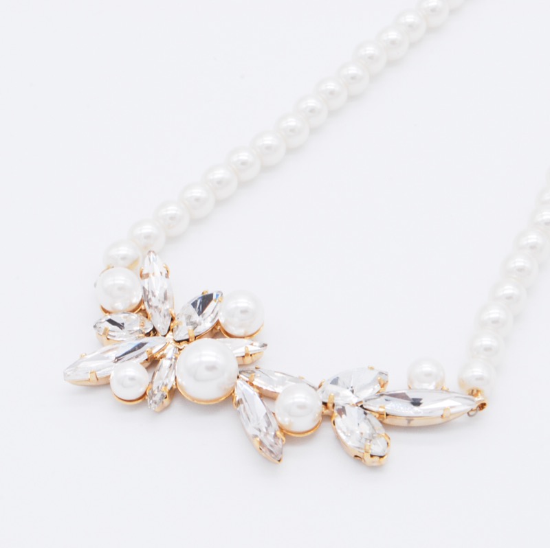 ビジューモチーフのパールネックレス(ゴールド)