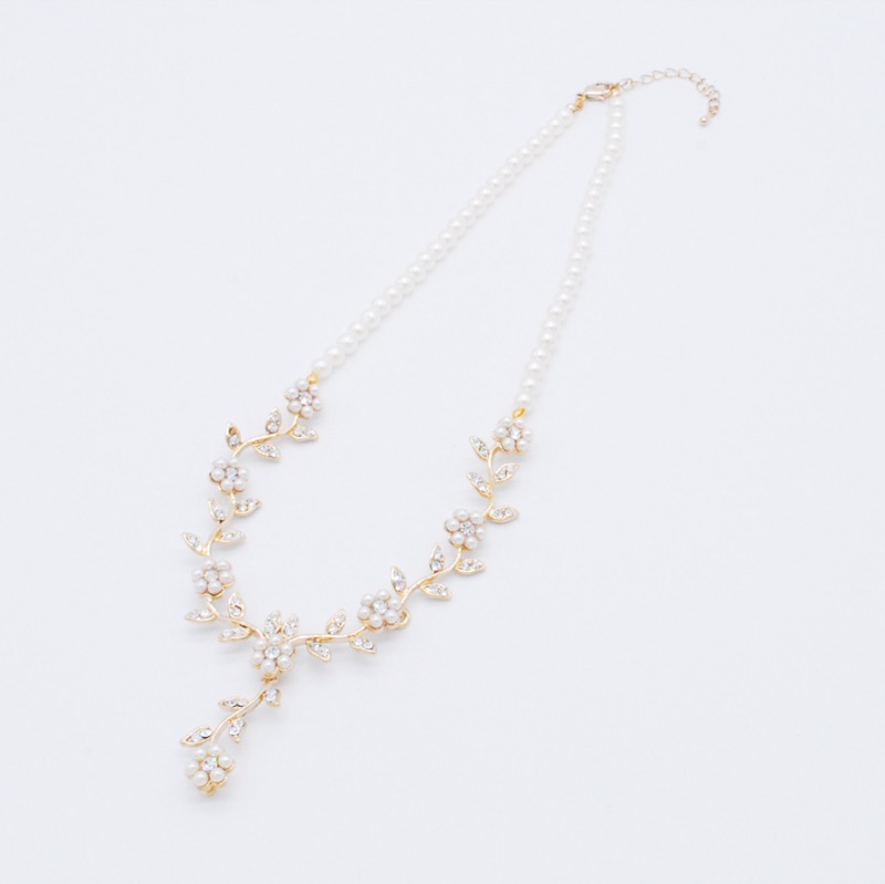 ゴールドのパールフラワーネックレス