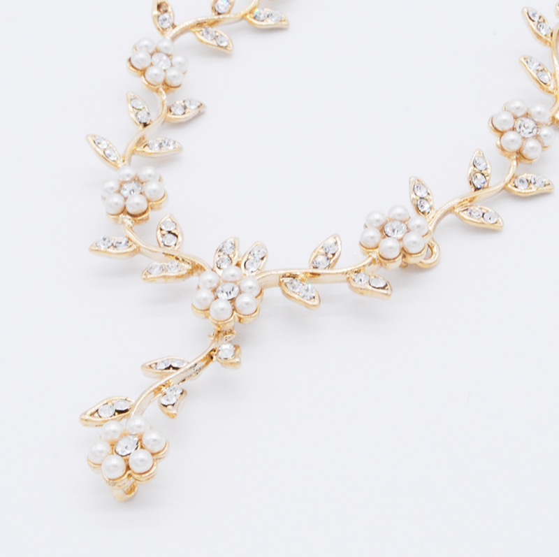 ゴールドのパールフラワーネックレス